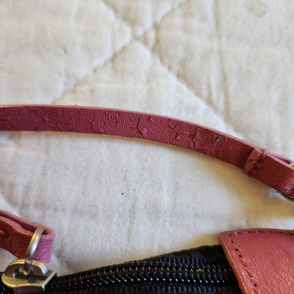 Elegant Black and Pink Shoulder Bag - Picture 8 of 8